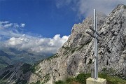 72 Alla croce della Bocchetta di Corna Piana (2100 m)